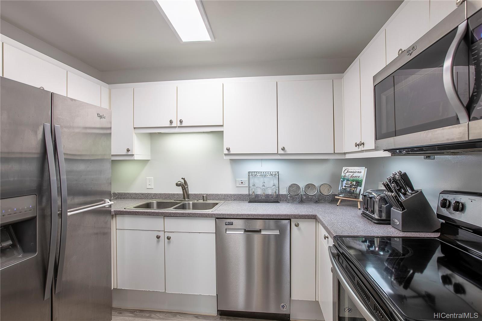 725 KAPIOLANI Boulevard #1013, HONOLULU, HI 96813