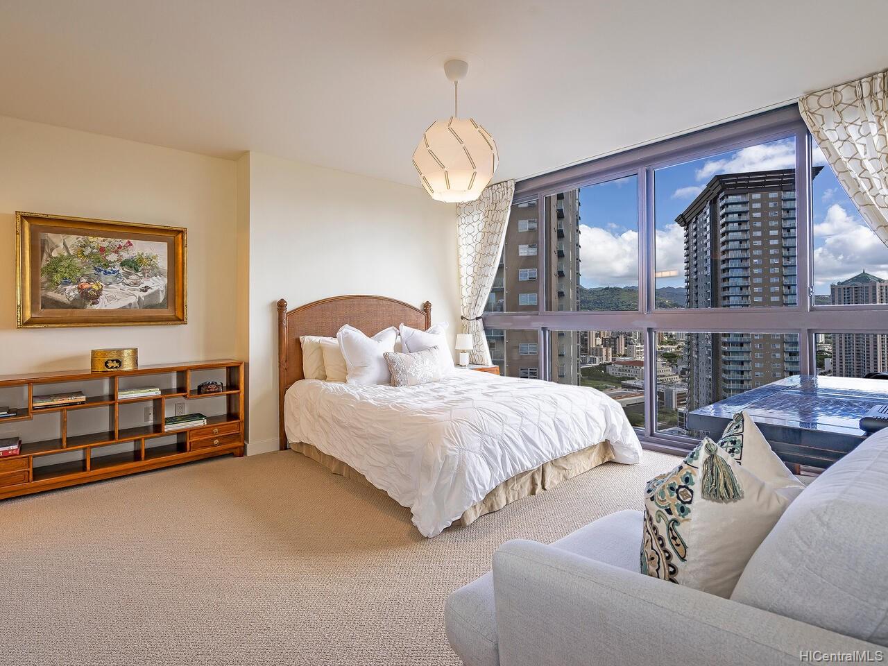 600 Queen Street #3201, Honolulu, HI 96813