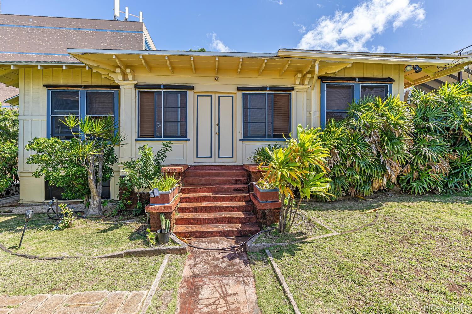 1049 12th Avenue Honolulu, HI 96816