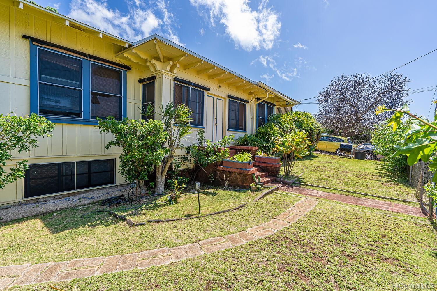 1049 12th Avenue Honolulu, HI 96816