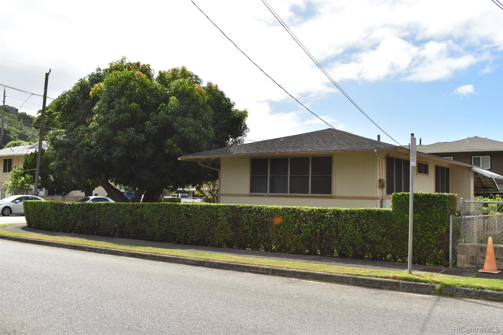 3443 Kupaa Drive Honolulu, HI 96816