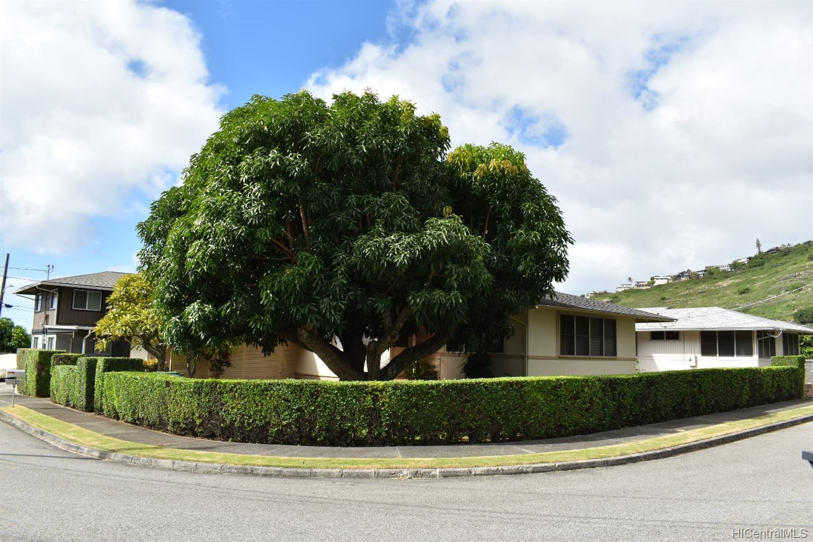 3443 Kupaa Drive Honolulu, HI 96816