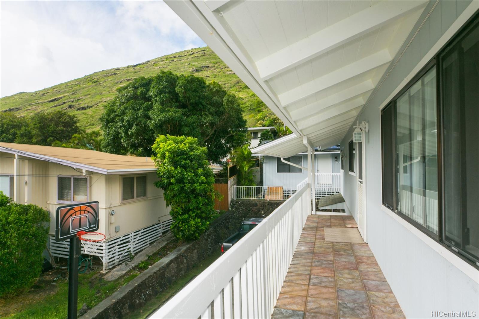 462 Kahinu Street Honolulu, HI 96821