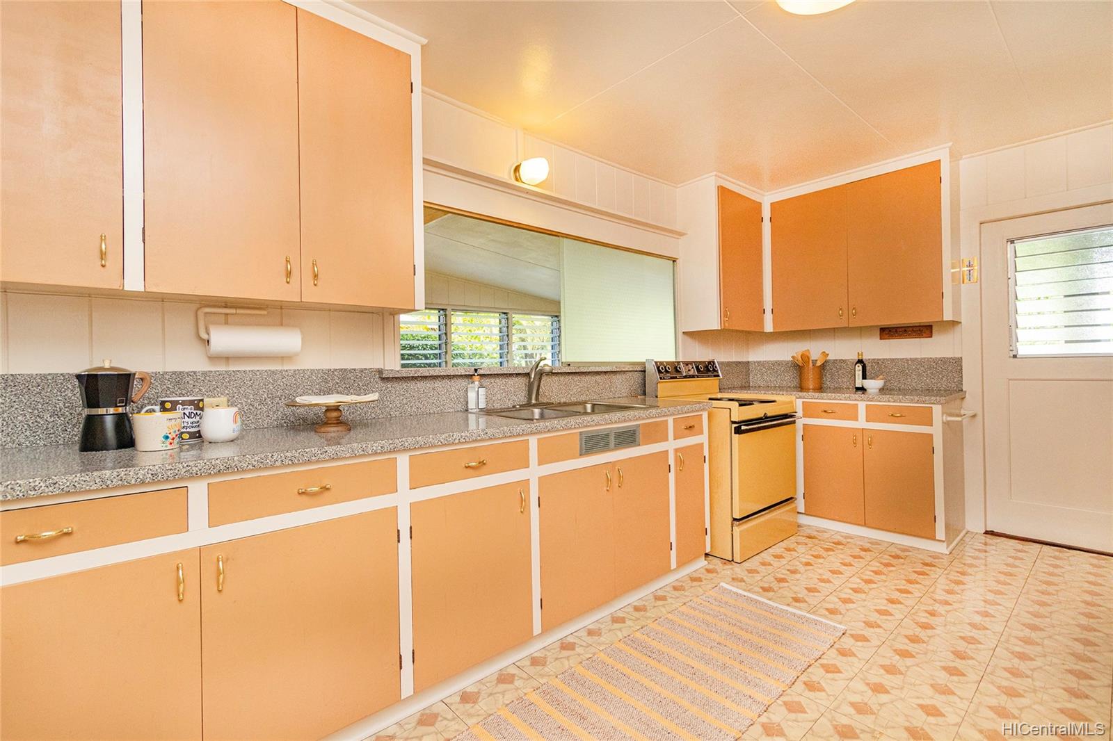 2529 Narcissus Place Honolulu, HI 96816