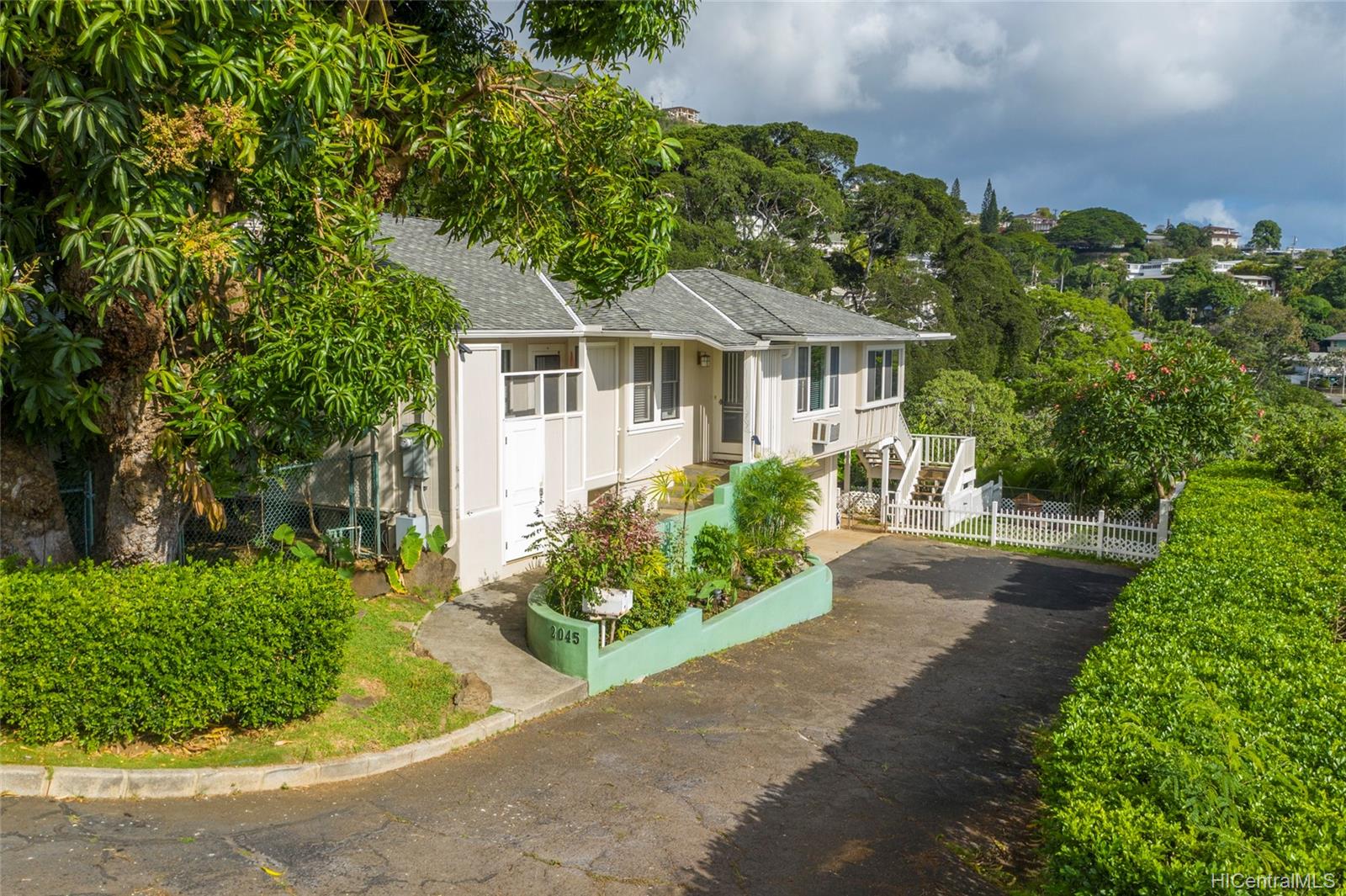 2045 Keeaumoku Street Honolulu, HI 96822