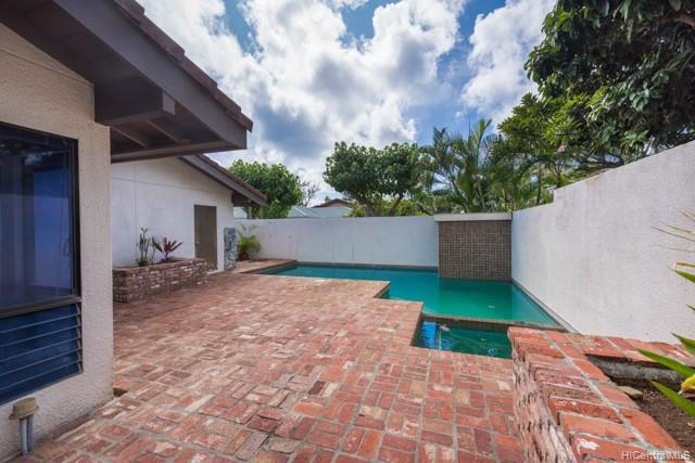 7802 Makaaoa Place Honolulu, HI 96825