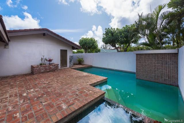 7802 Makaaoa Place Honolulu, HI 96825