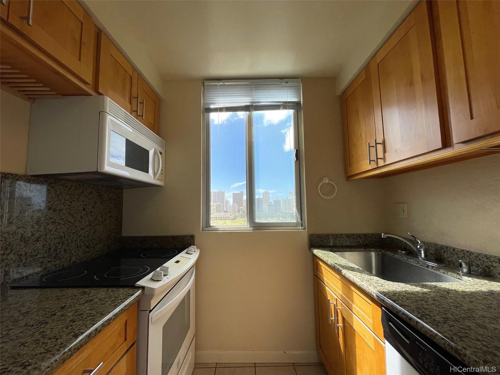 2916 Date Street #12H, Honolulu, HI 96816