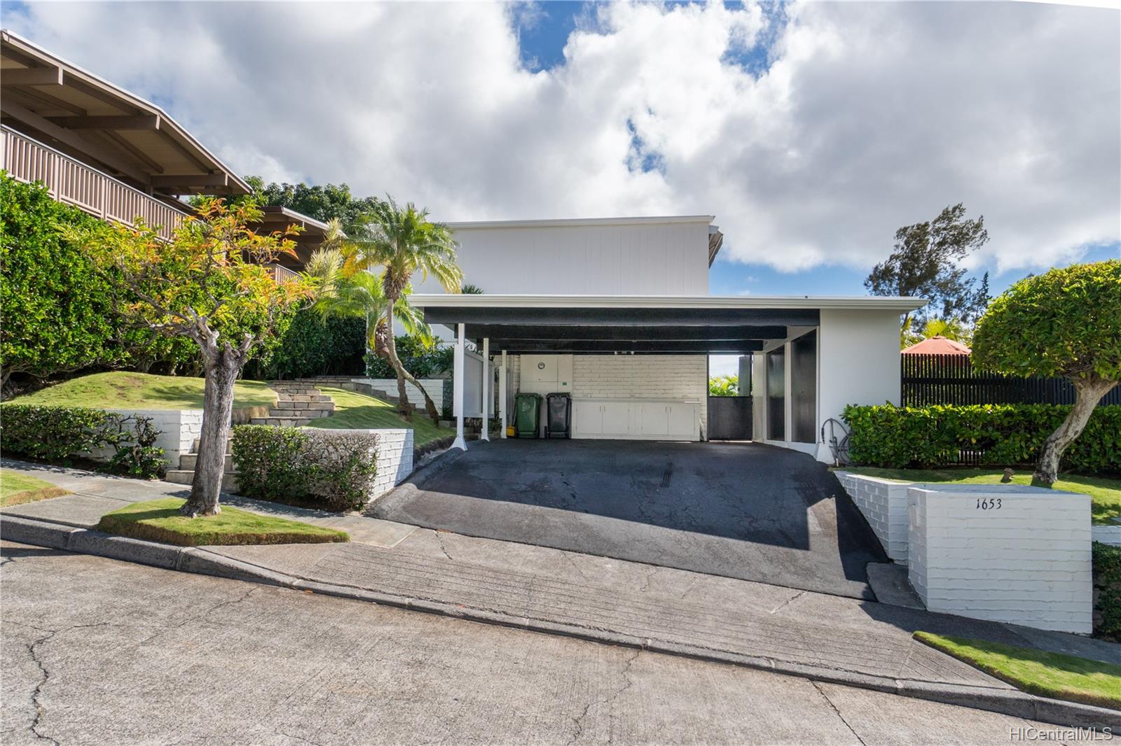 1653 Kanalui Street Honolulu, HI 96816