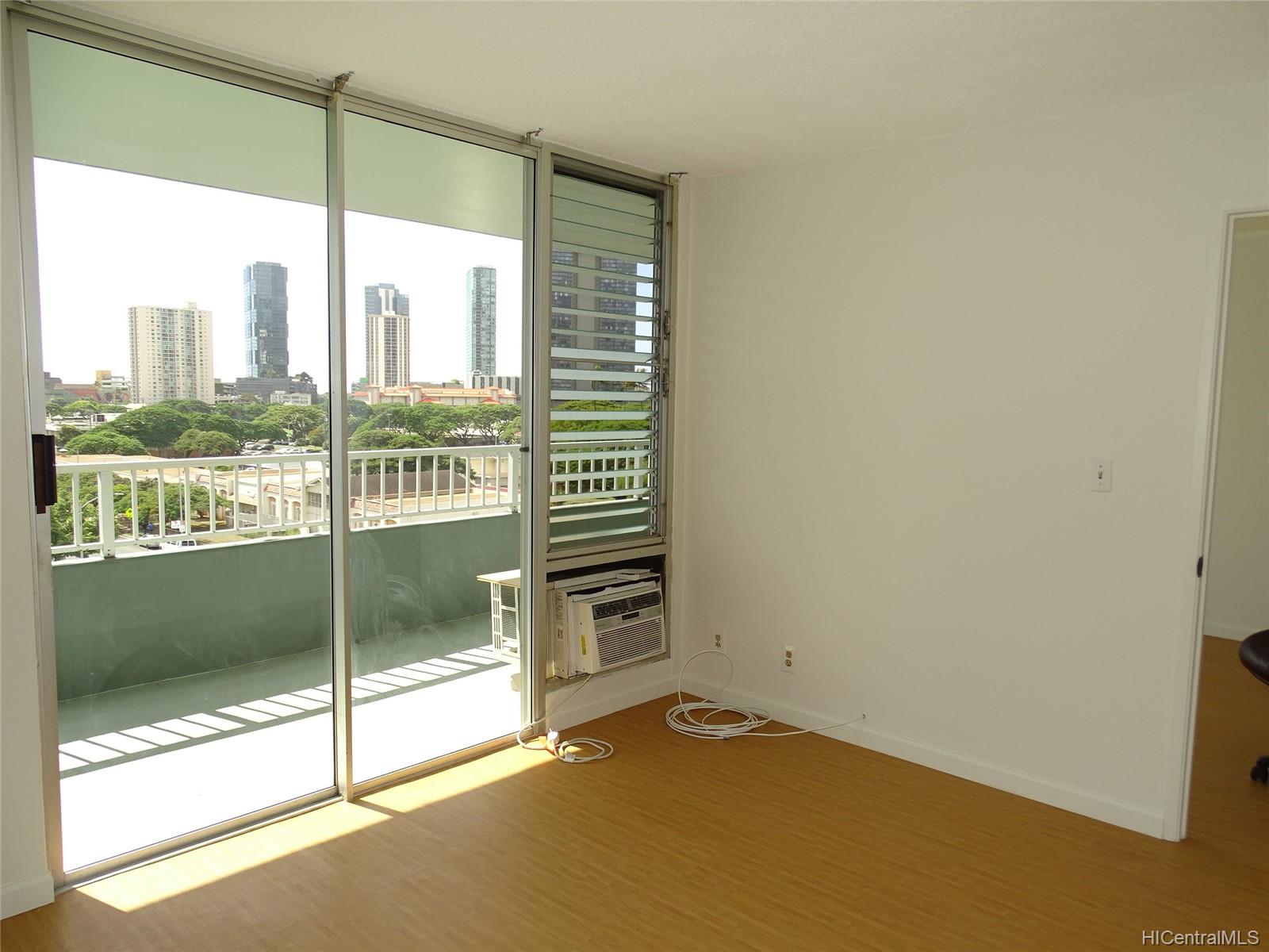 1122 Elm Street #702, Honolulu, HI 96814