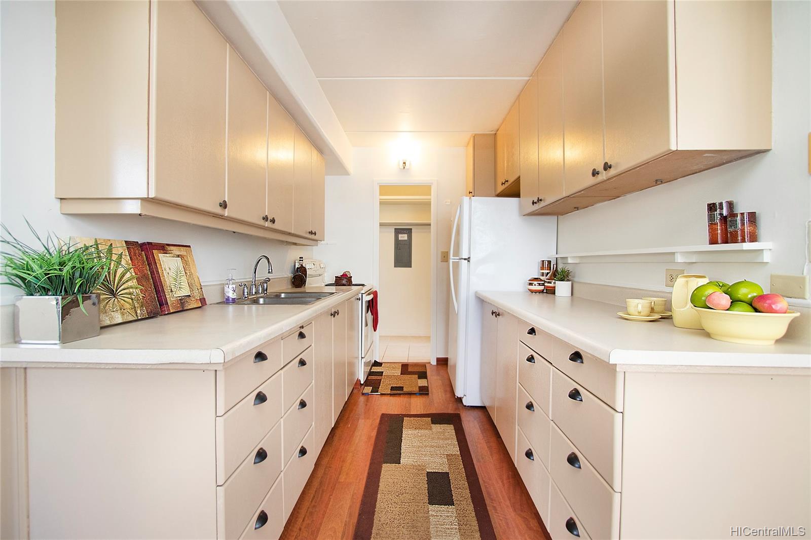 1629 Wilder Avenue #301, Honolulu, HI 96822