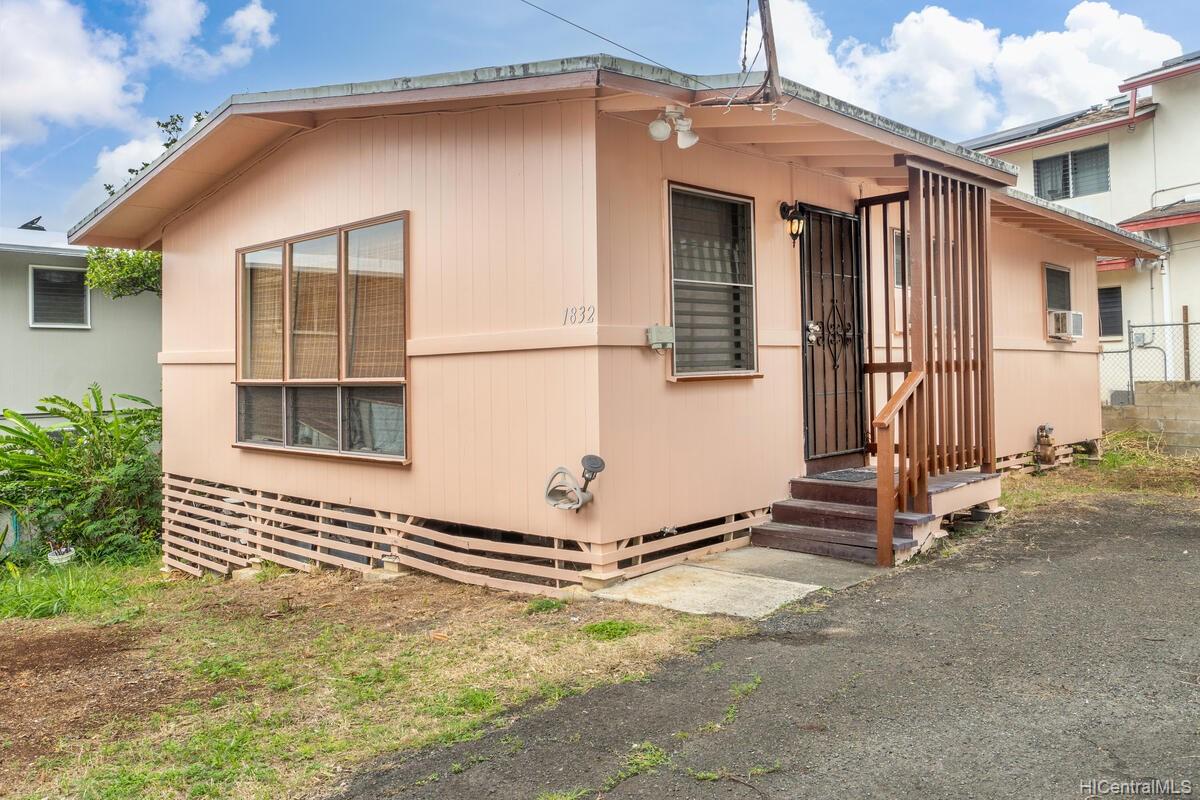 1832 Lusitana Street Honolulu, HI 96813