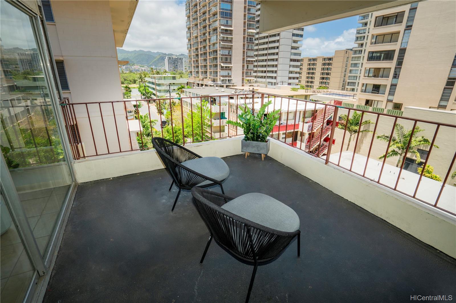 222 Kaiulani Avenue #PH3, Honolulu, HI 96815