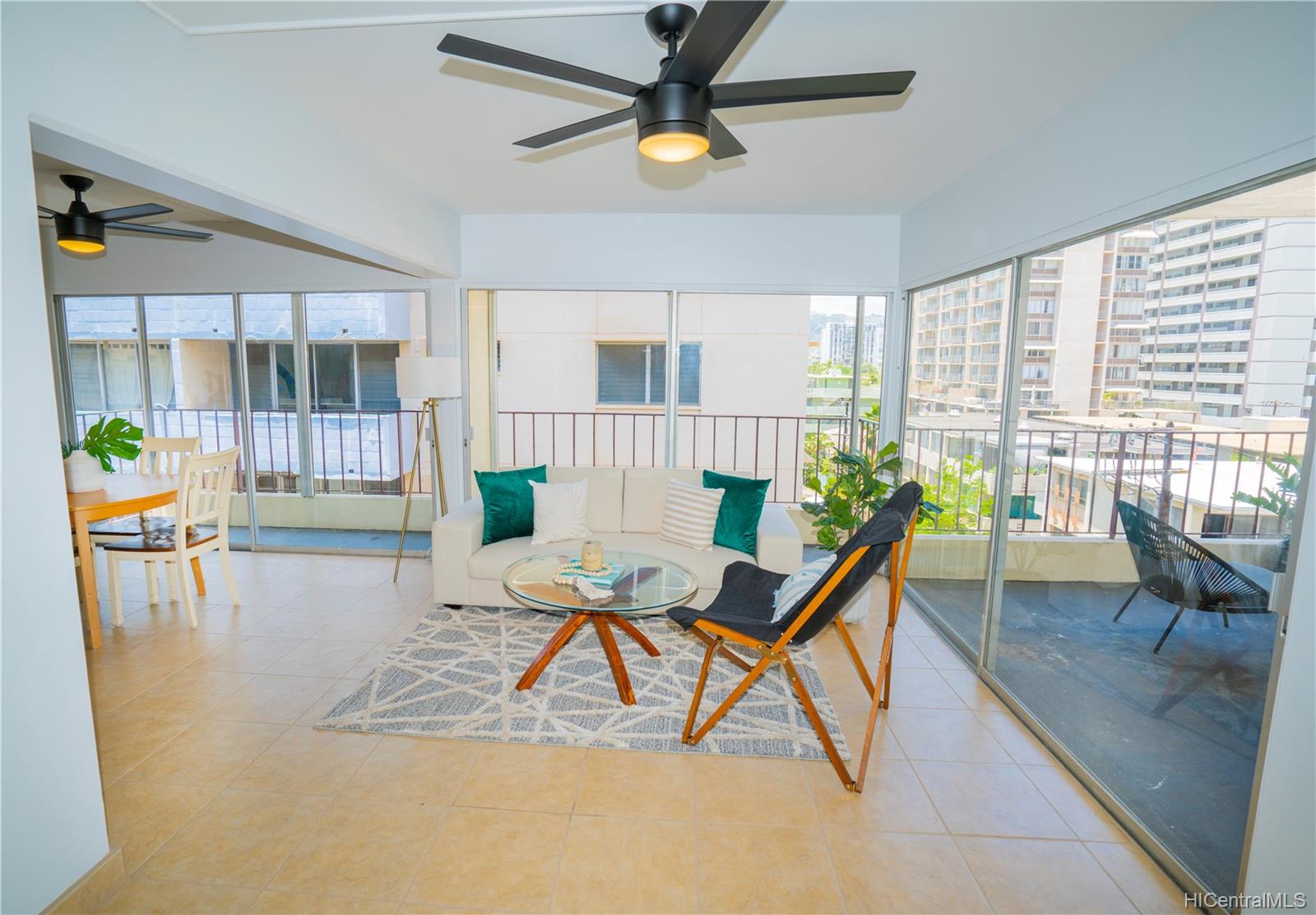 222 Kaiulani Avenue #PH3, Honolulu, HI 96815