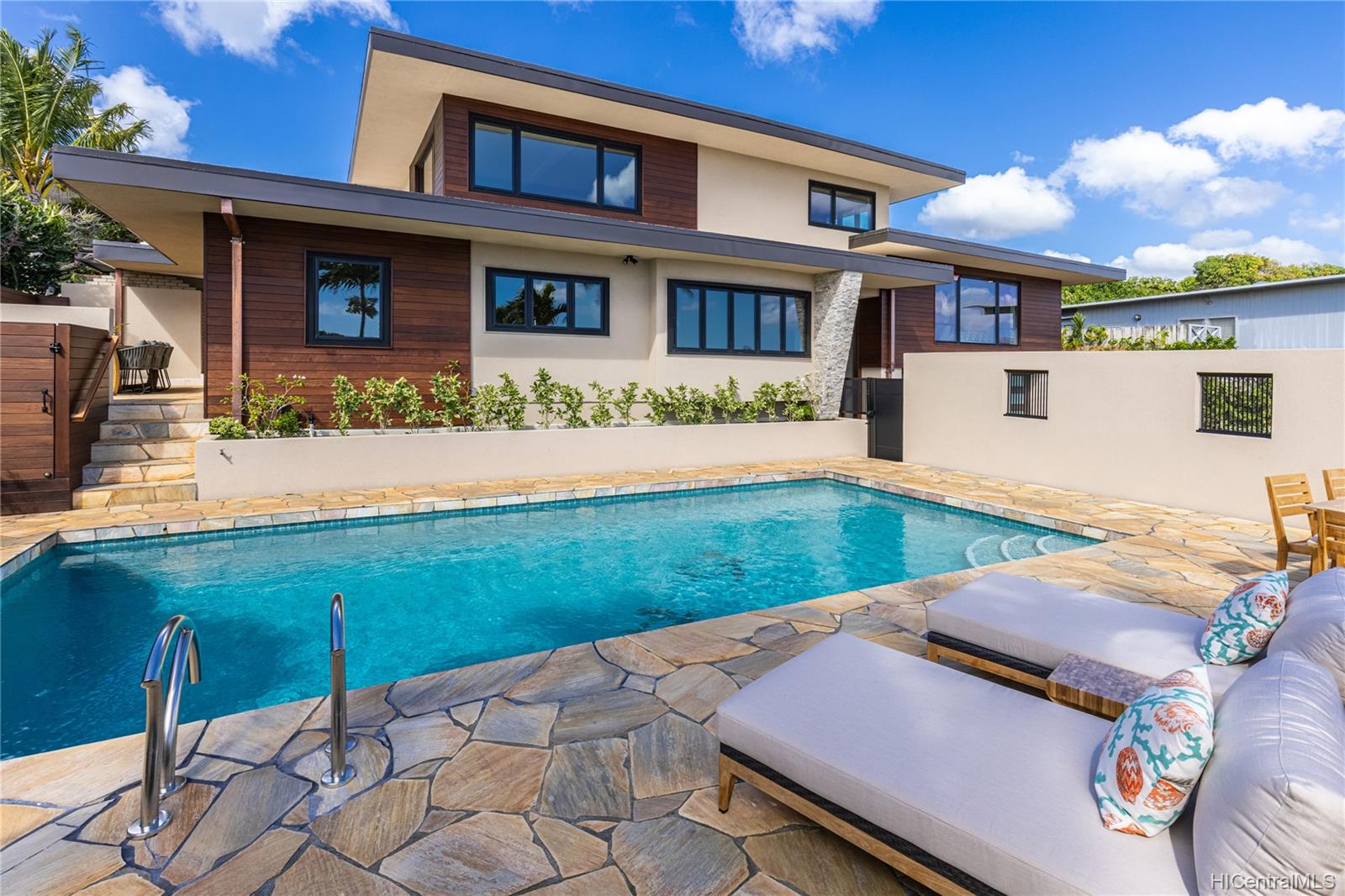 506 Hakaka Place Honolulu, HI 96816