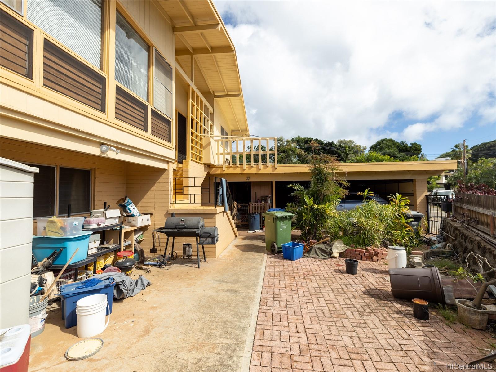 4040 Kulamanu Street Honolulu, HI 96816