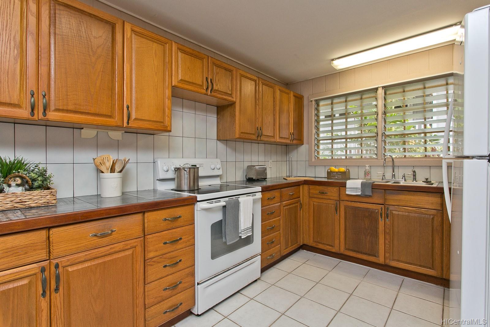 419 Uhini Place Honolulu, HI 96813