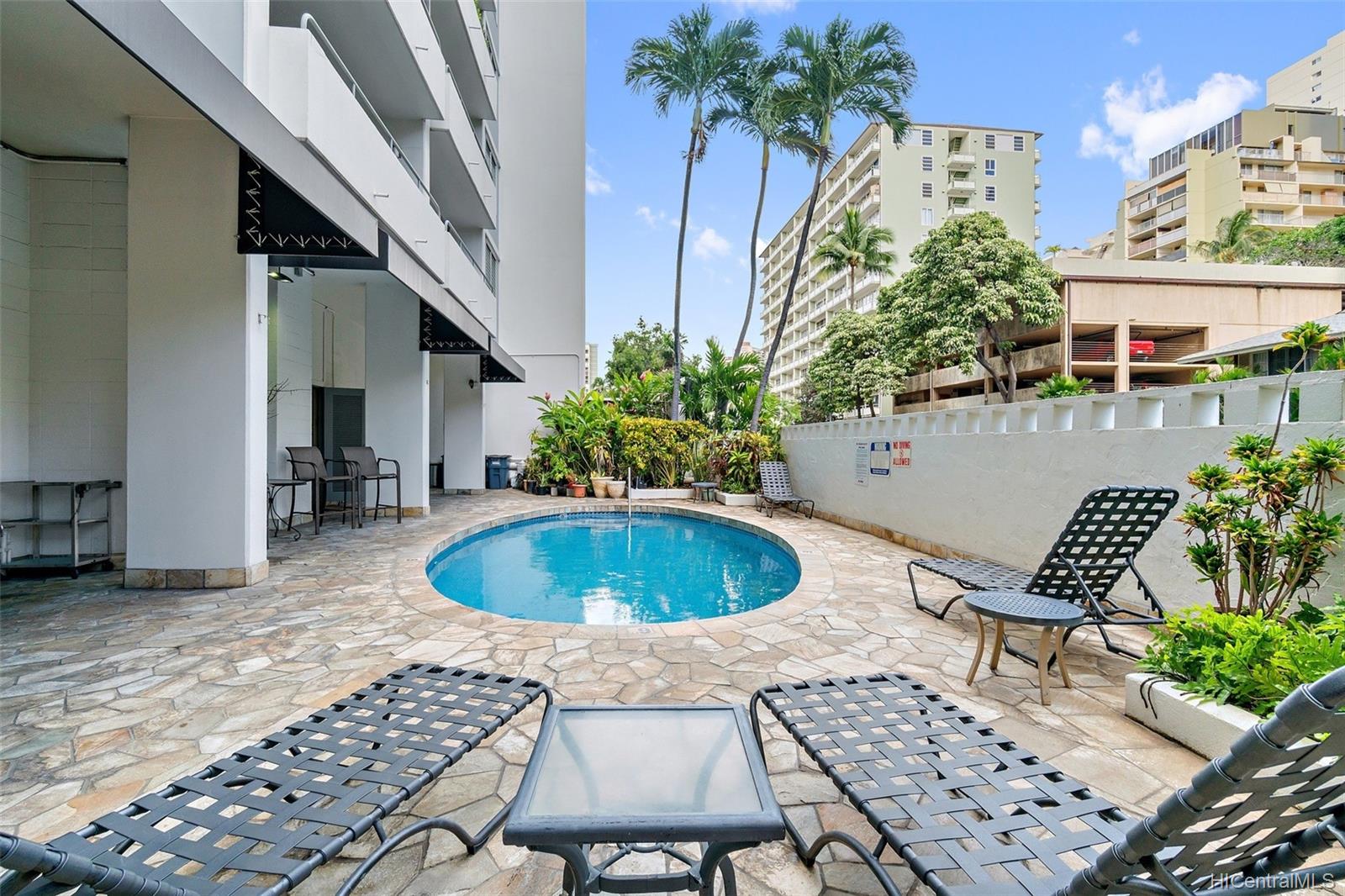 430 Kaiolu Street #809, Honolulu, HI 96815