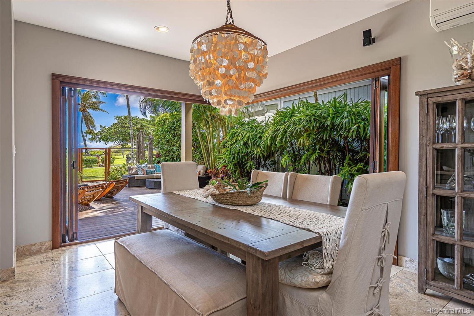 318 Kealahou Street Honolulu, HI 96825