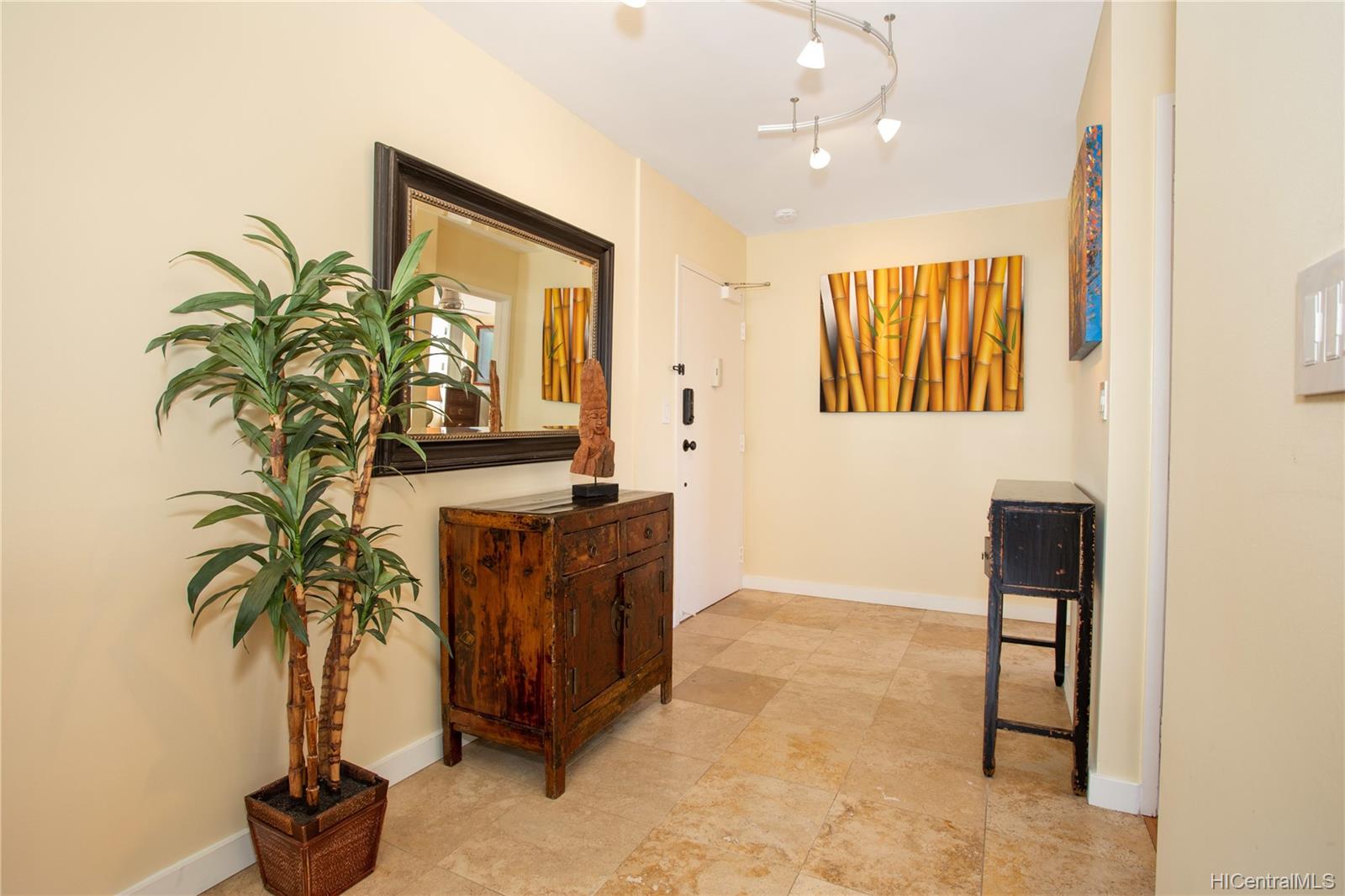 2500 Kalakaua Avenue #1504, Honolulu, HI 96815