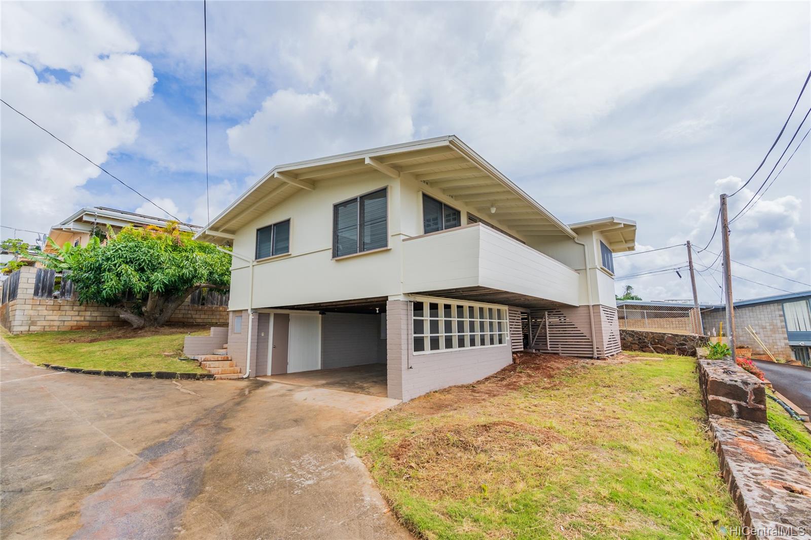 3919A Maunahilu Place Honolulu, HI 96816