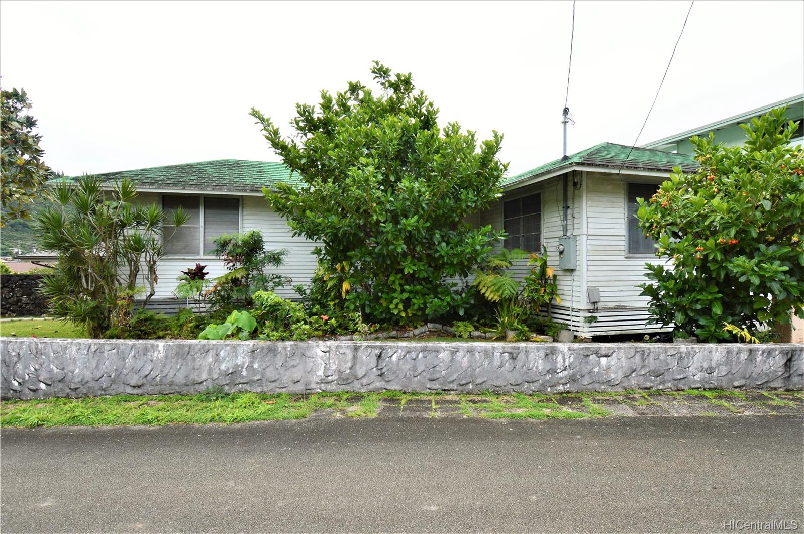 2717 Napuaa Place Honolulu, HI 96822