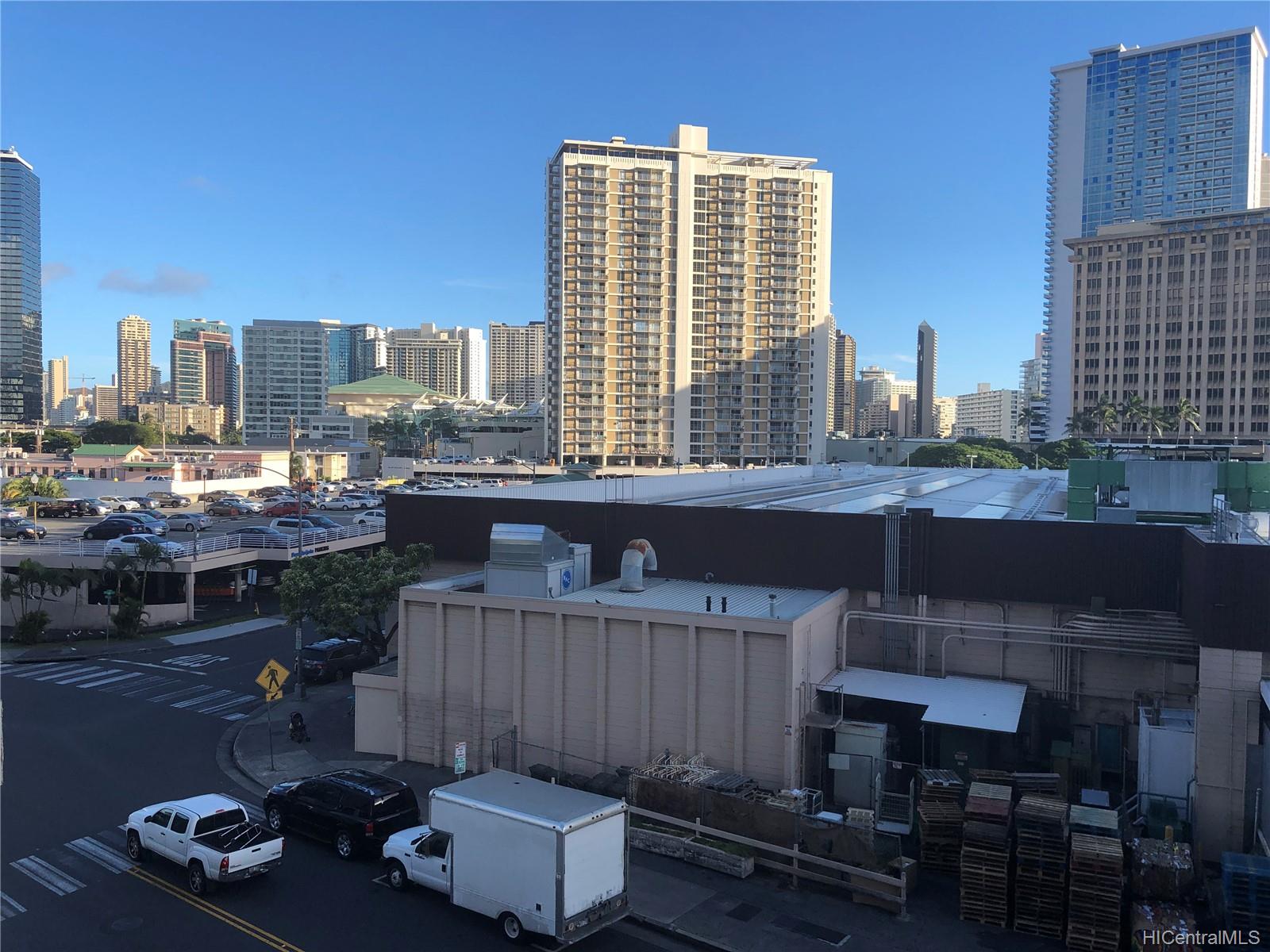 1624 Kanunu Street #403, Honolulu, HI 96814