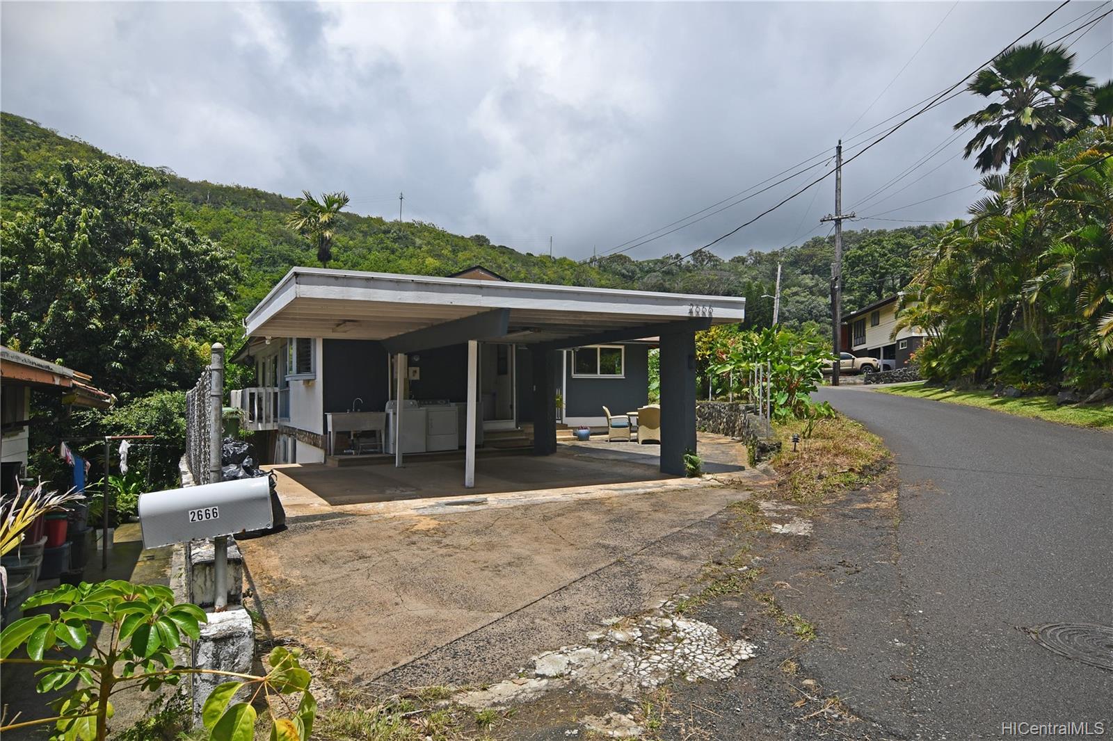 2666 Waiomao Road Honolulu, HI 96816