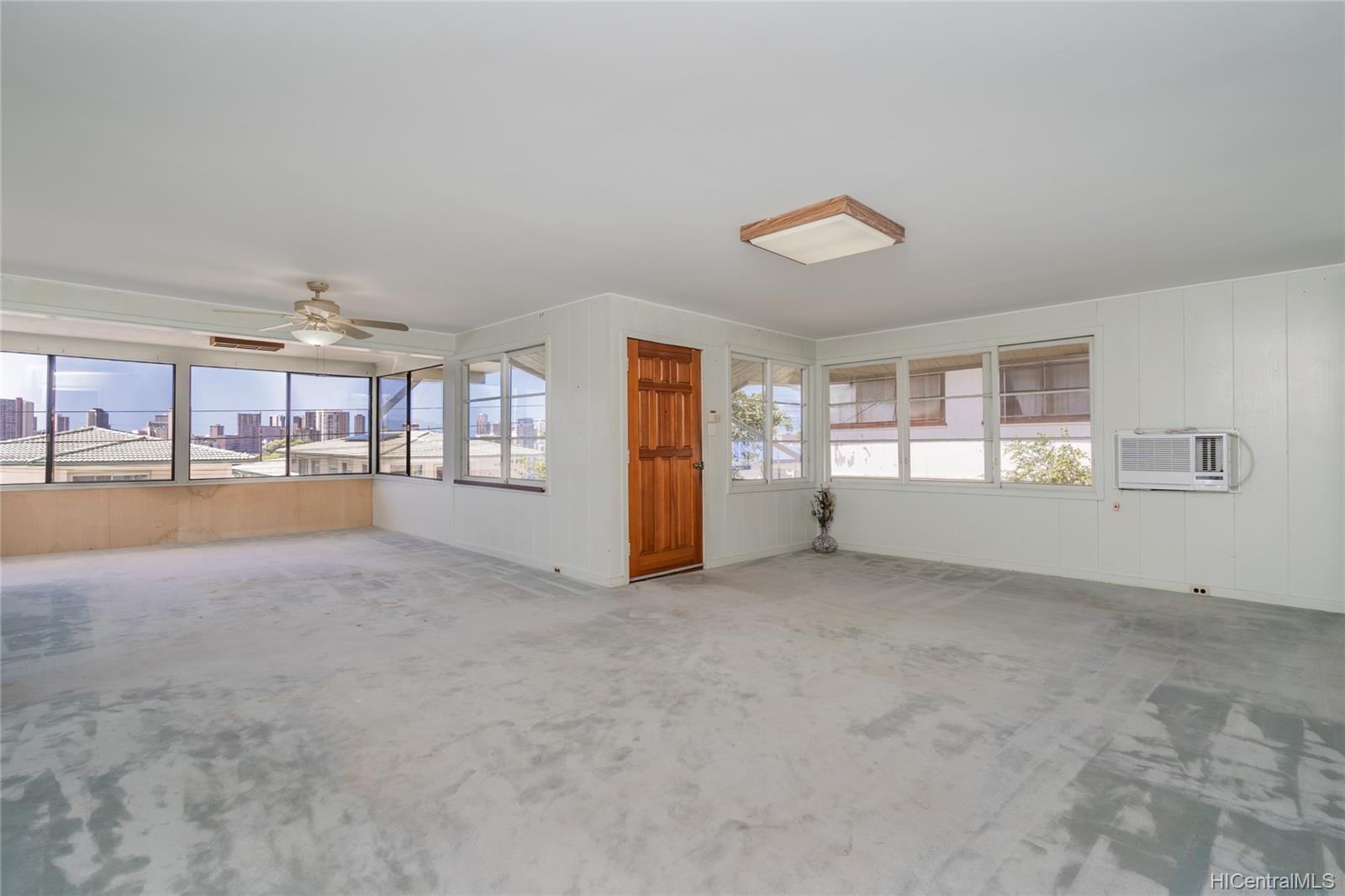 2238 Sea View Avenue Honolulu, HI 96822