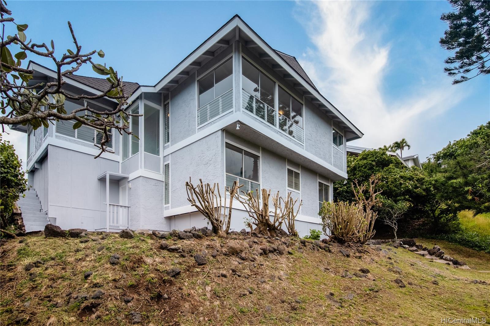 959 Kaluanui Road Honolulu, HI 96825