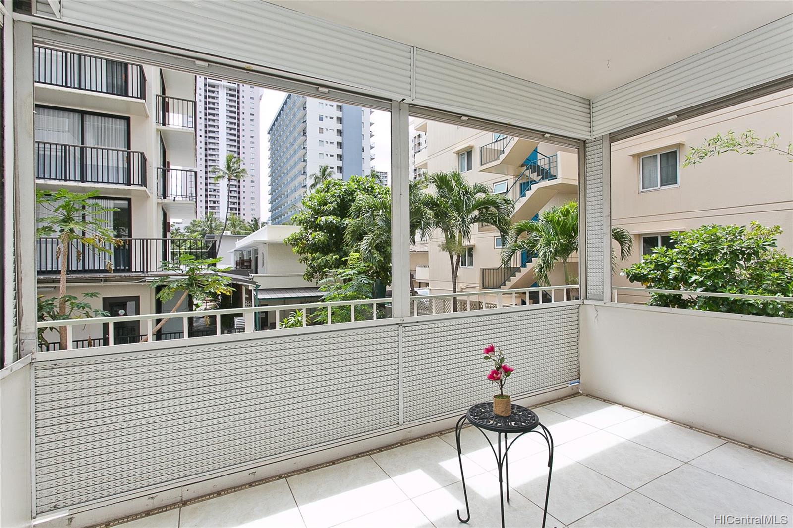 411 Kaiolu Street #202, Honolulu, HI 96815