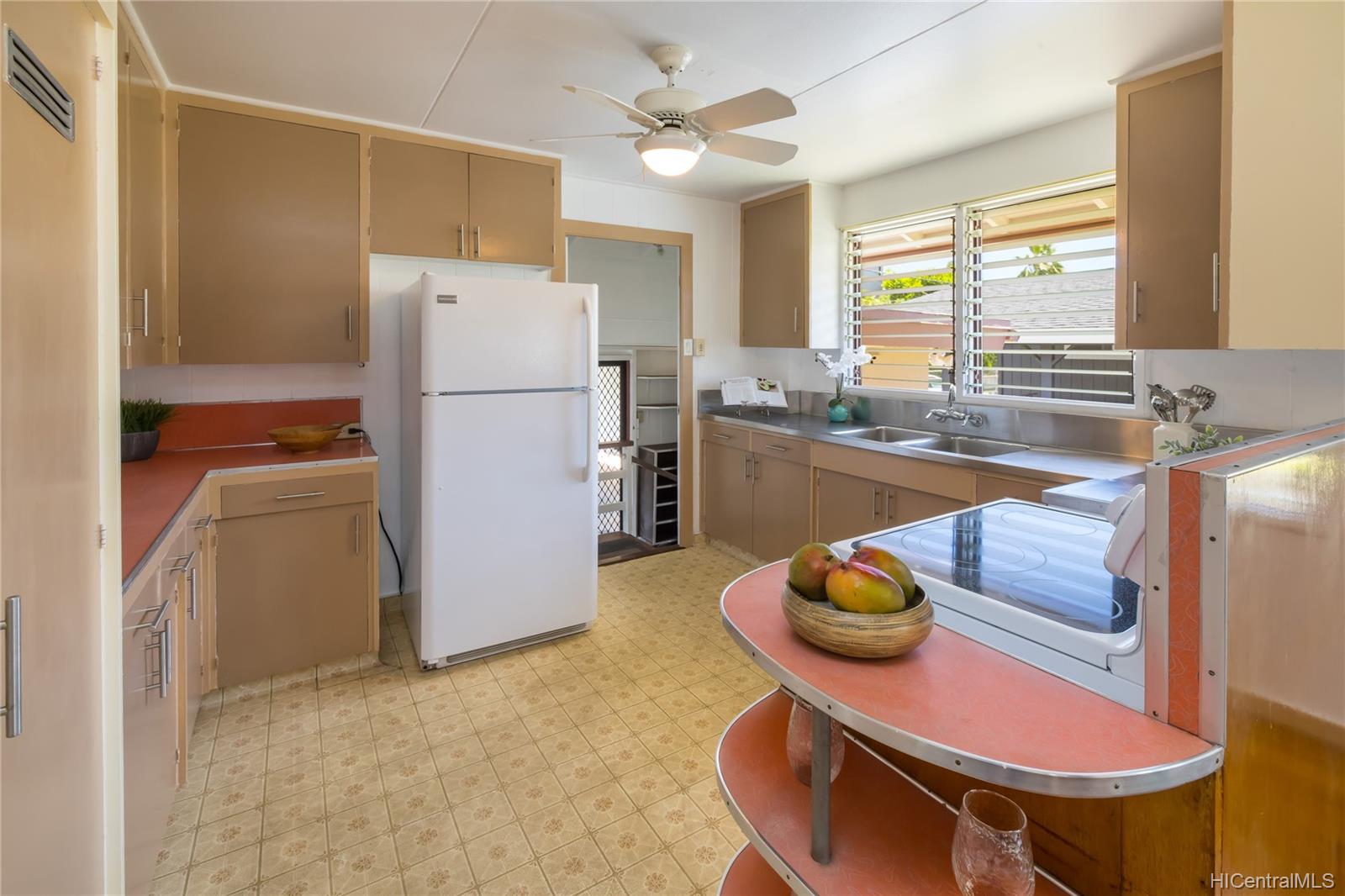 6185 Summer Street Honolulu, HI 96821