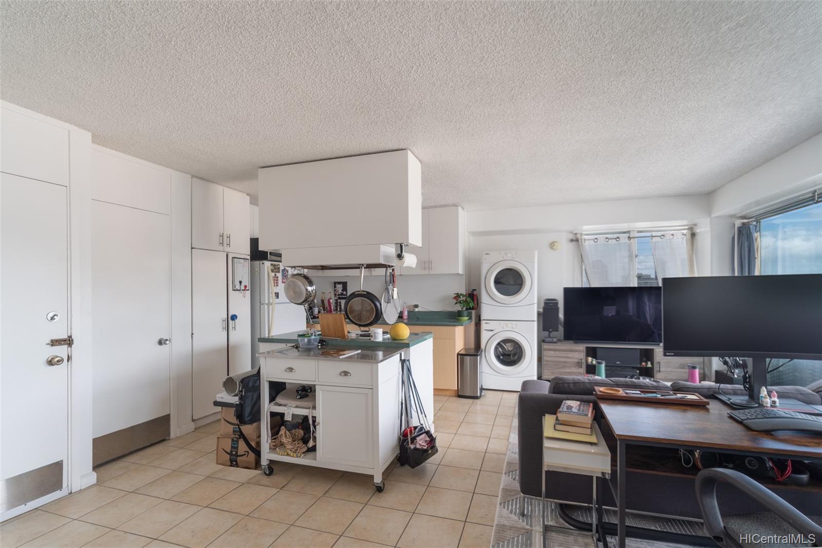 818 King Street #1402, Honolulu, HI 96813