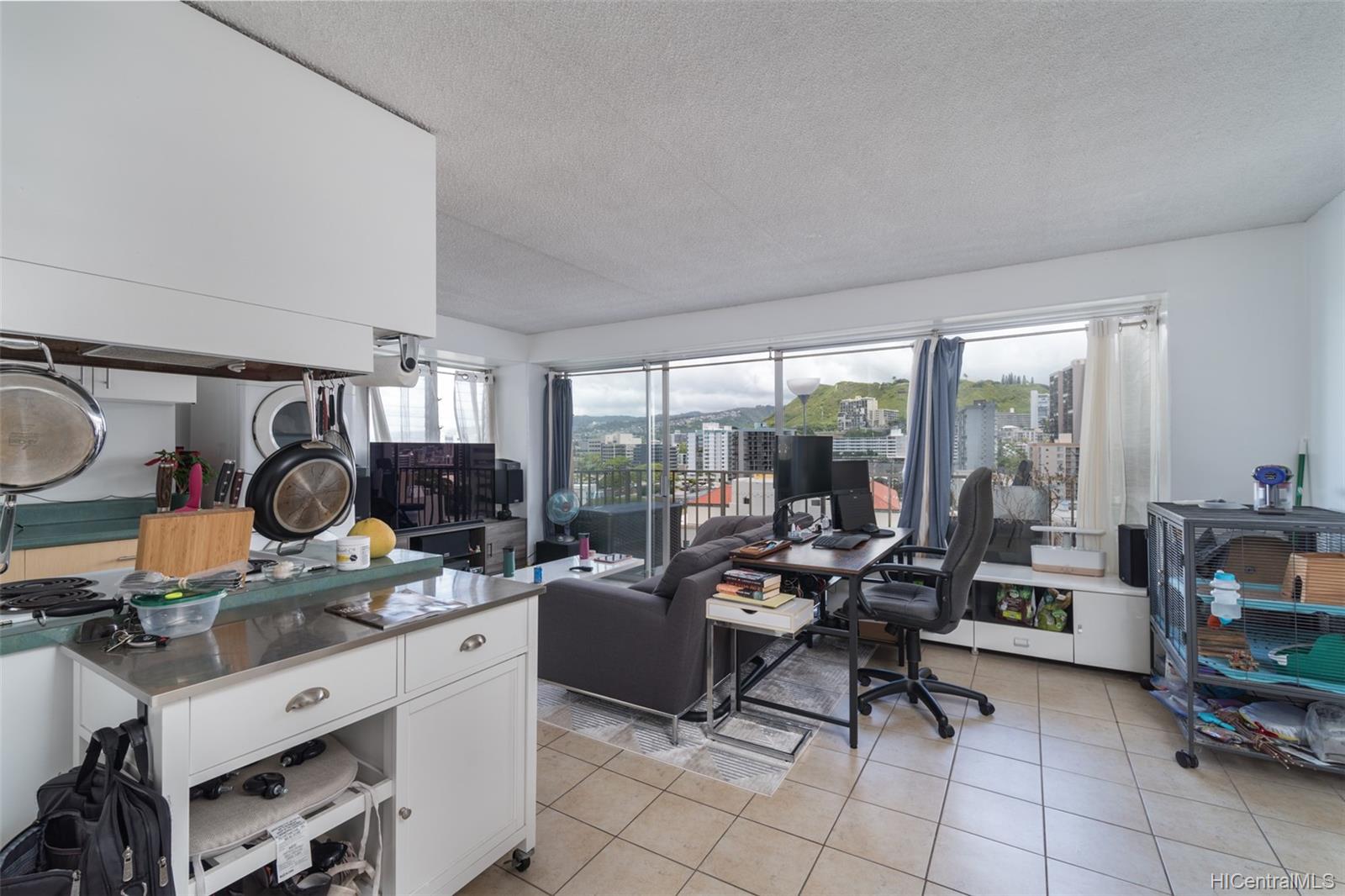 818 King Street #1402, Honolulu, HI 96813