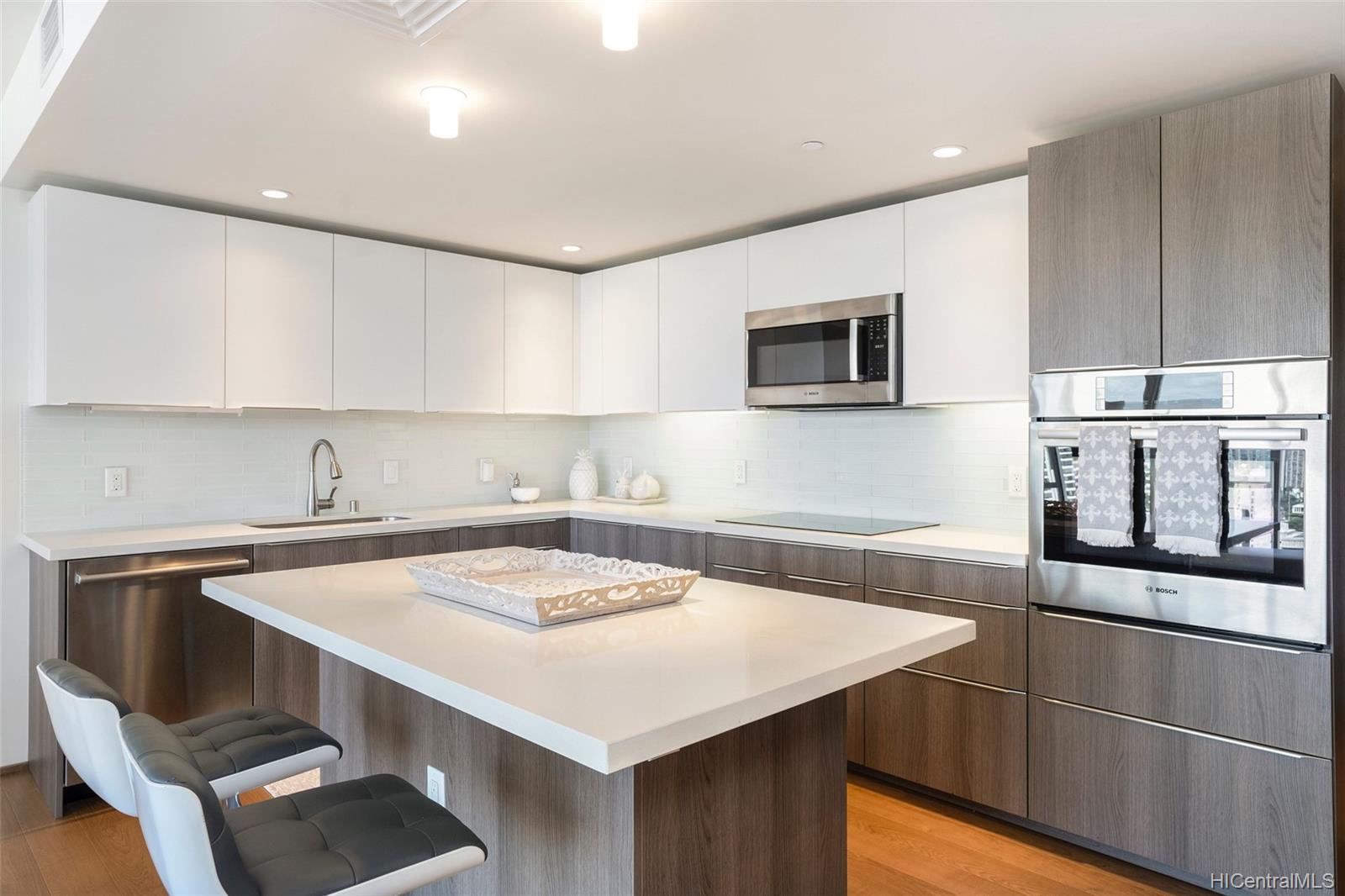 888 Kapiolani Boulevard #3010, Honolulu, HI 96813