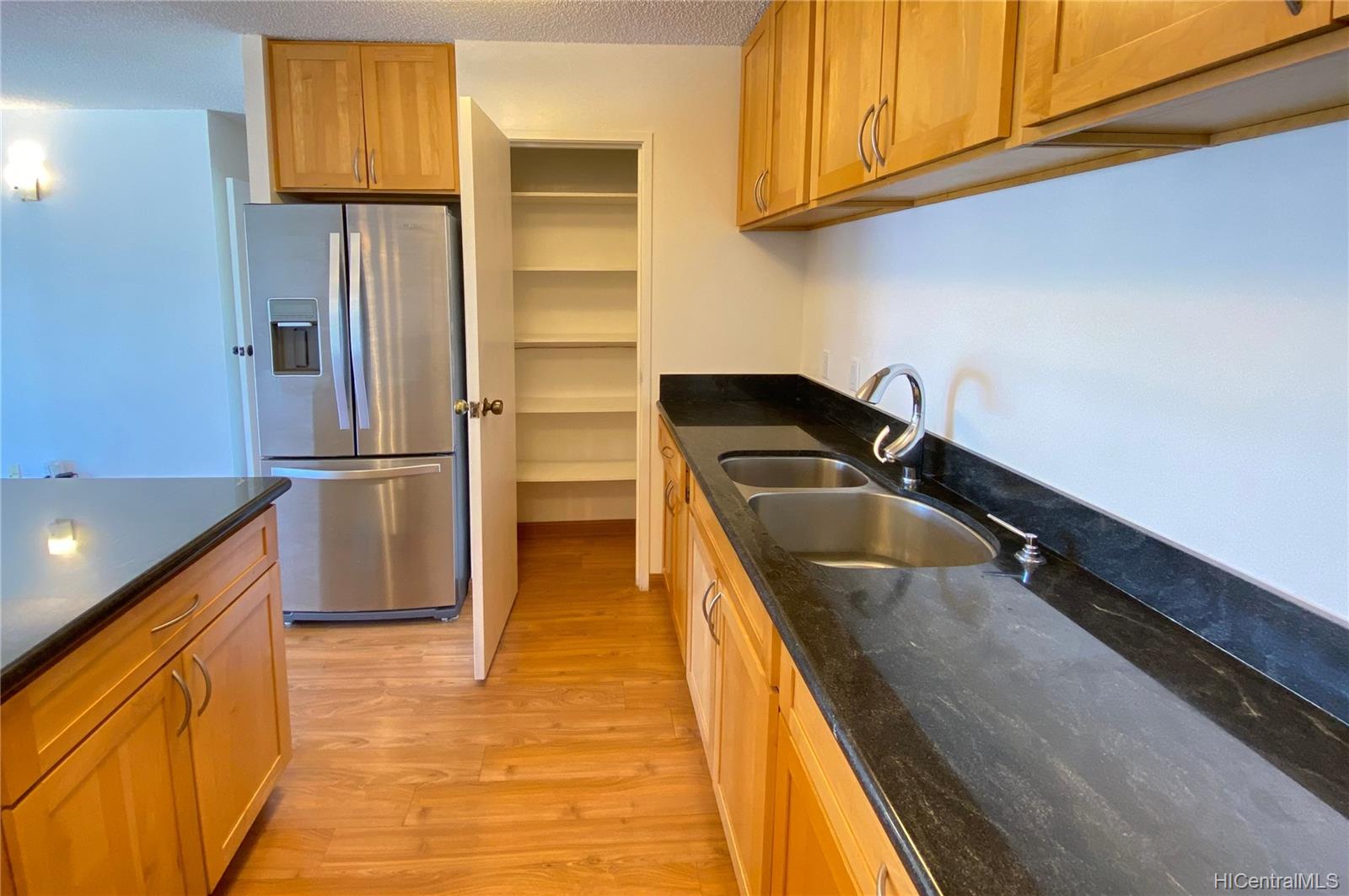 1687 Pensacola Street #1103, Honolulu, HI 96822