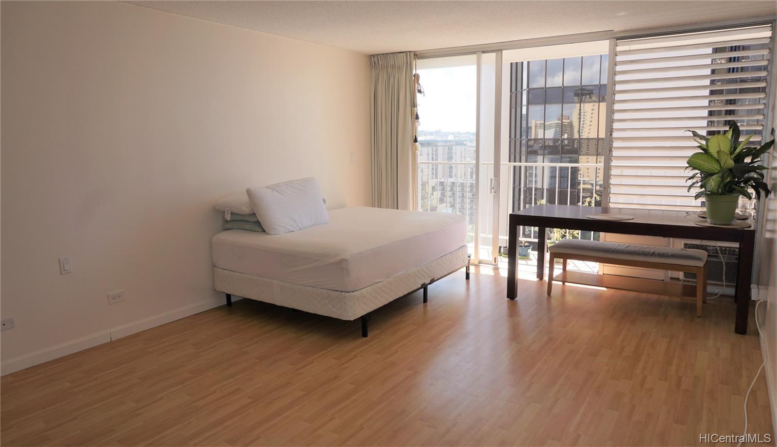 364 Seaside Avenue #1803, Honolulu, HI 96815