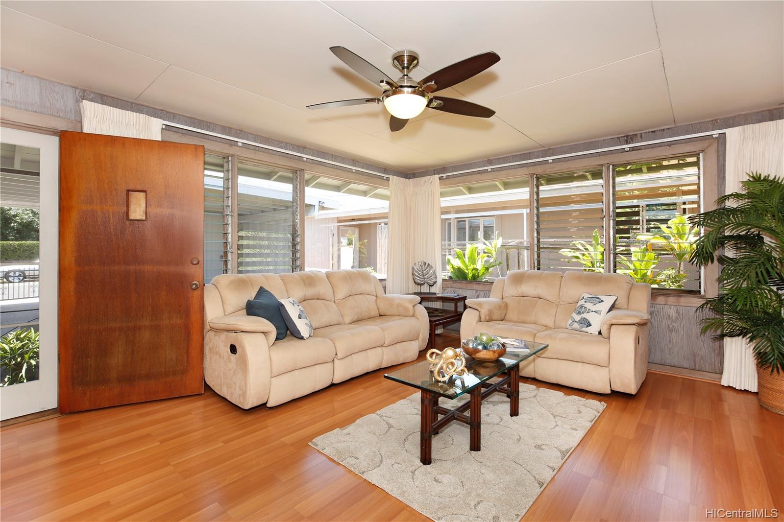 967 Luawai Street Honolulu, HI 96816