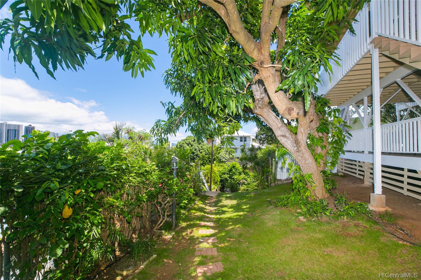 326 A Iolani Avenue Honolulu, HI 96813