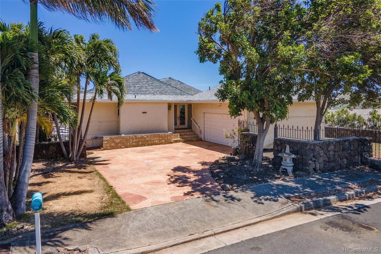 931 Kaipuhaa Place Honolulu, HI 96825