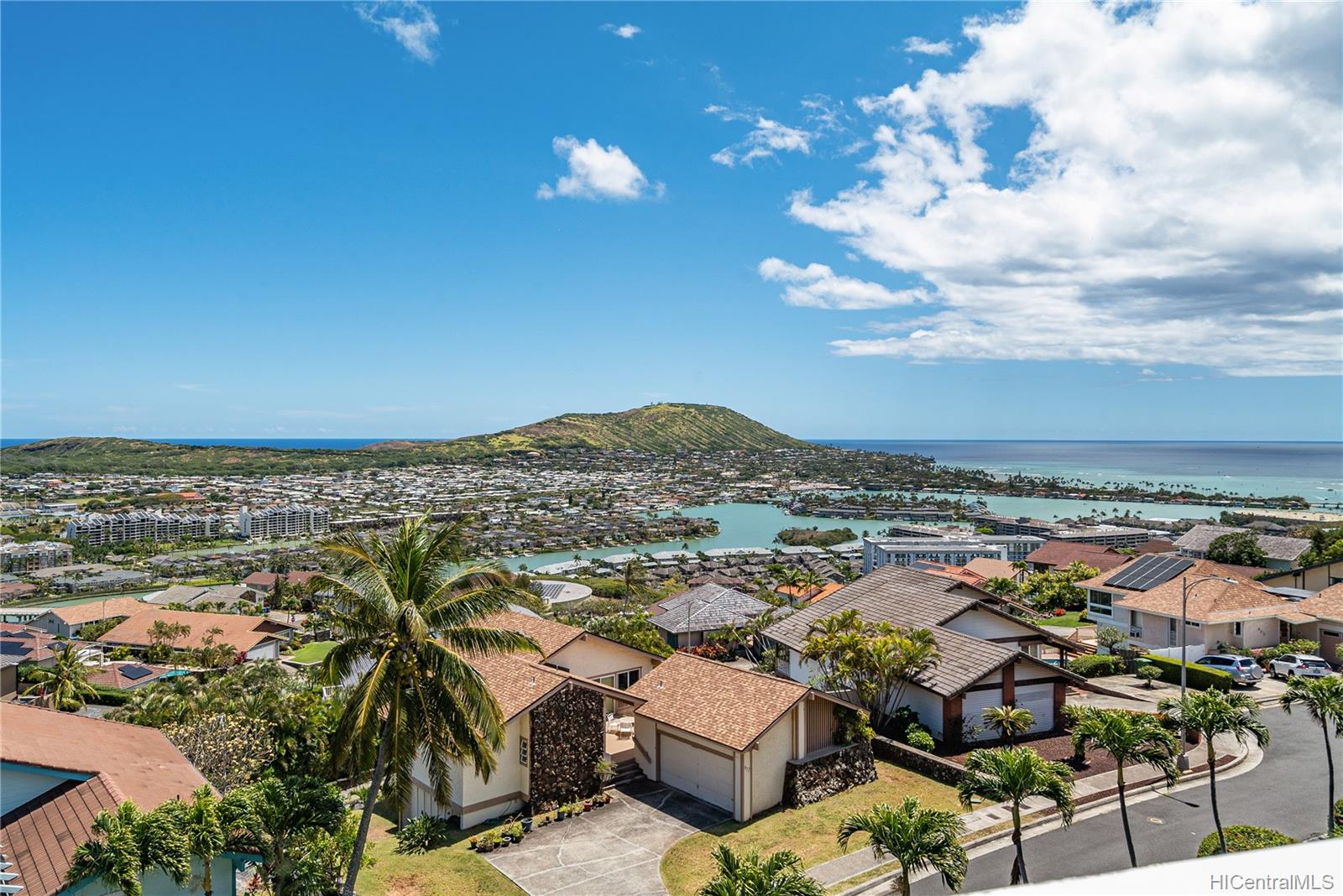 931 Kaipuhaa Place Honolulu, HI 96825