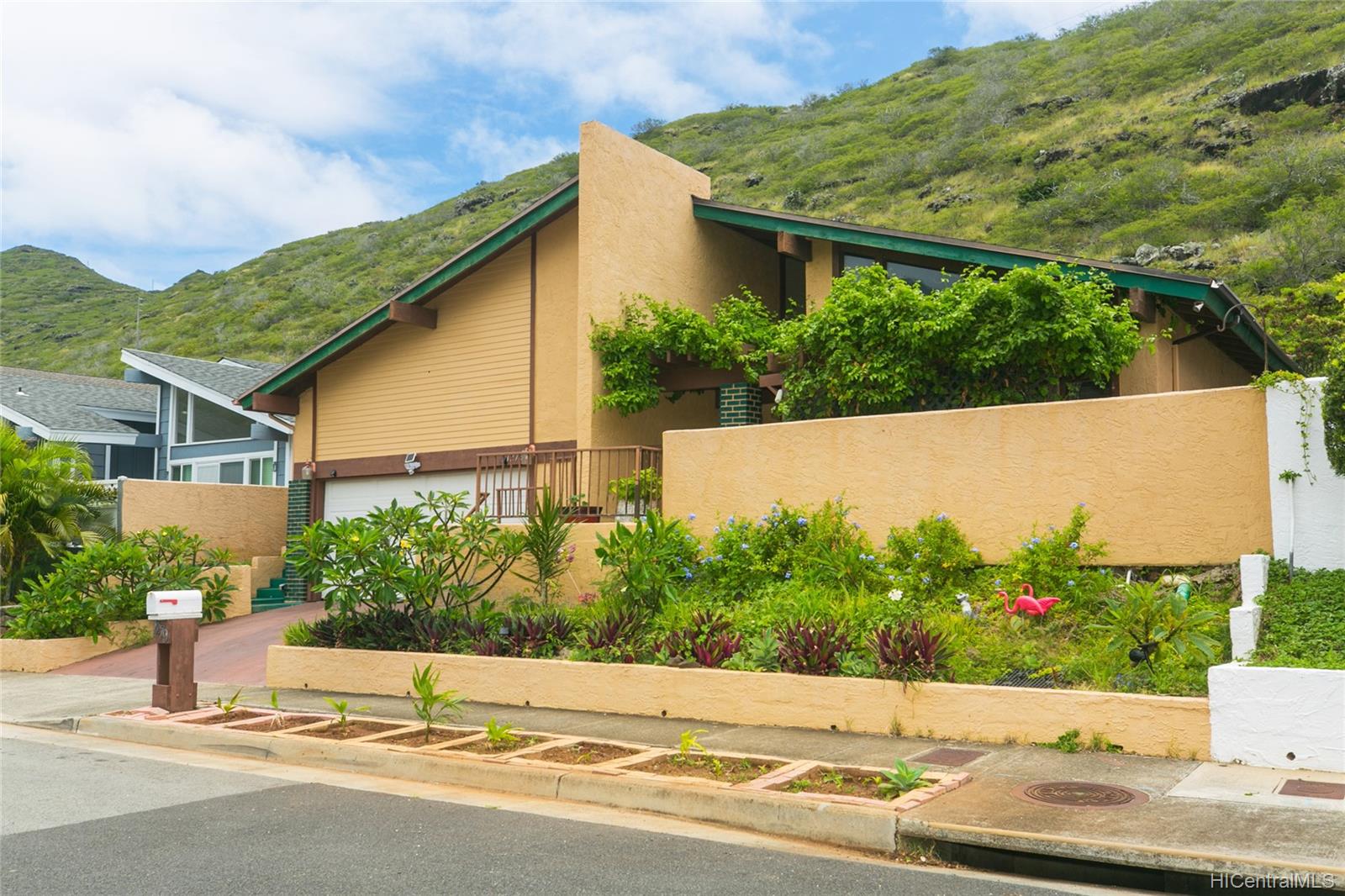 1279 Kaeleku Street Honolulu, HI 96825