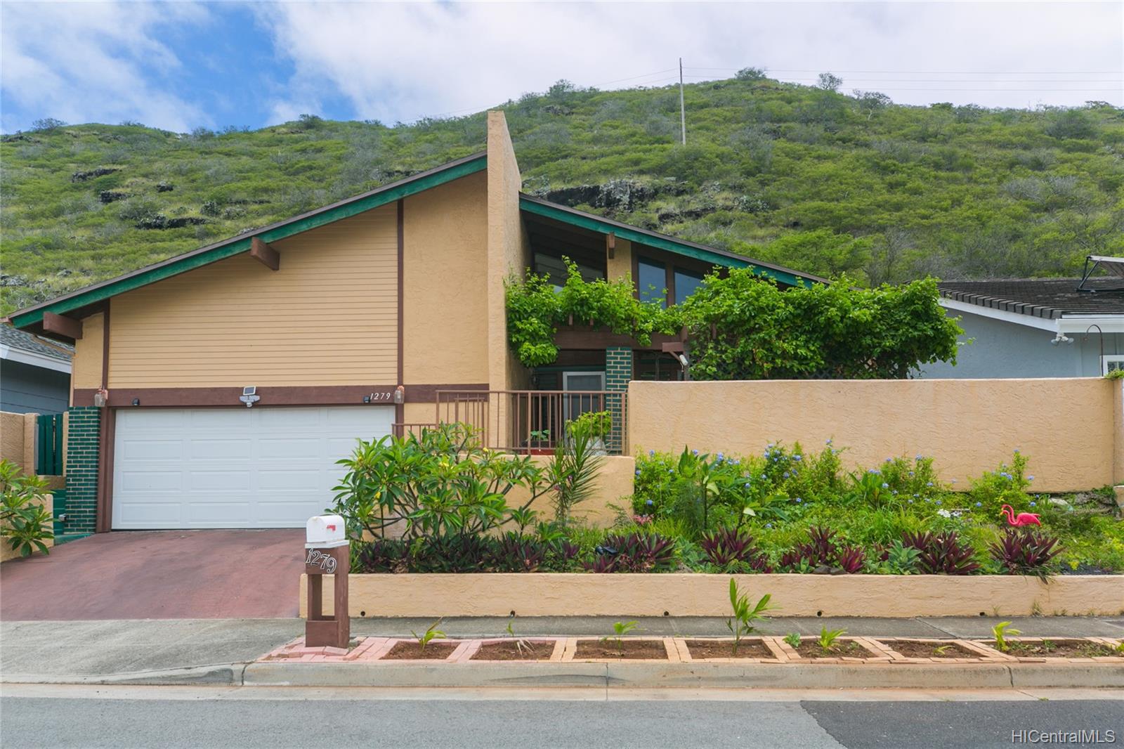 1279 Kaeleku Street Honolulu, HI 96825