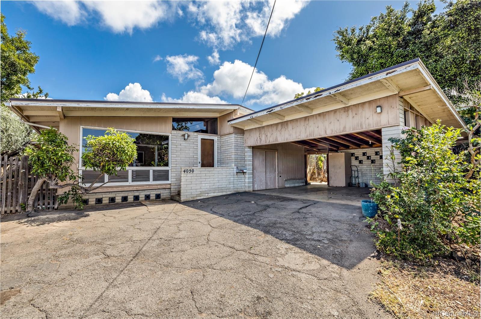 4050 Kulamanu Street Honolulu, HI 96816