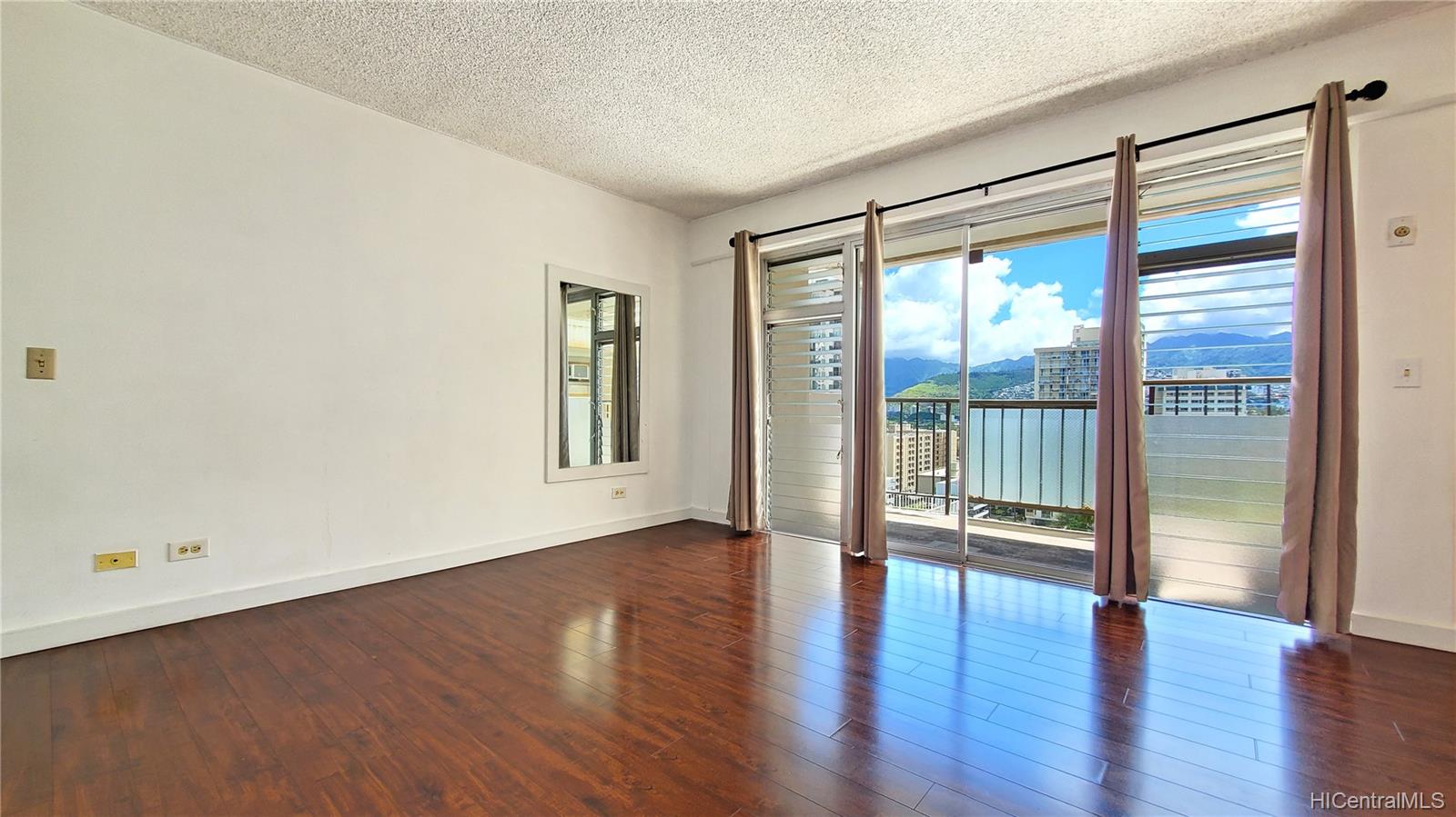 2465 Kuhio Avenue #1602, Honolulu, HI 96815