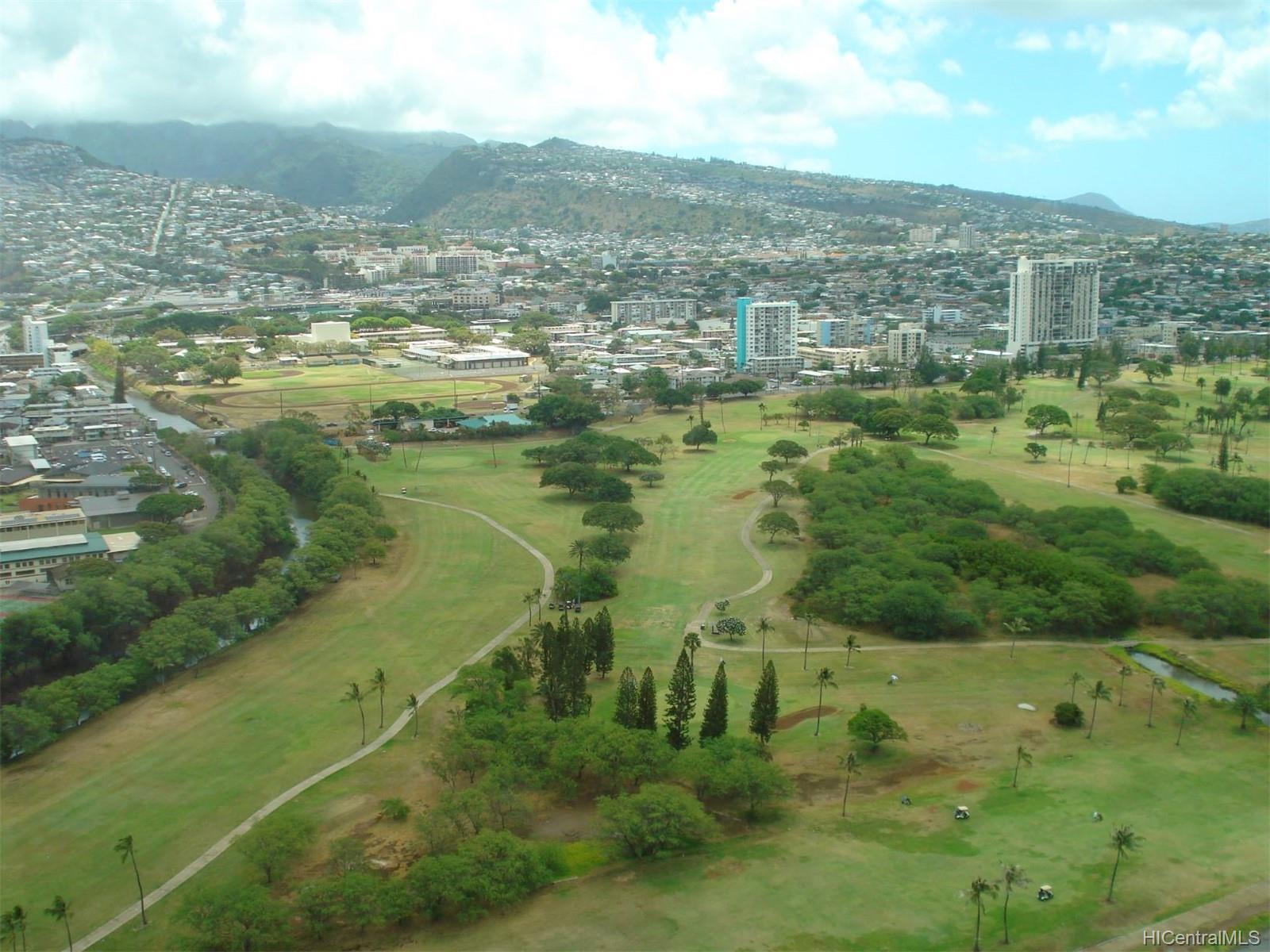 445 Seaside Avenue #2121, Honolulu, HI 96815