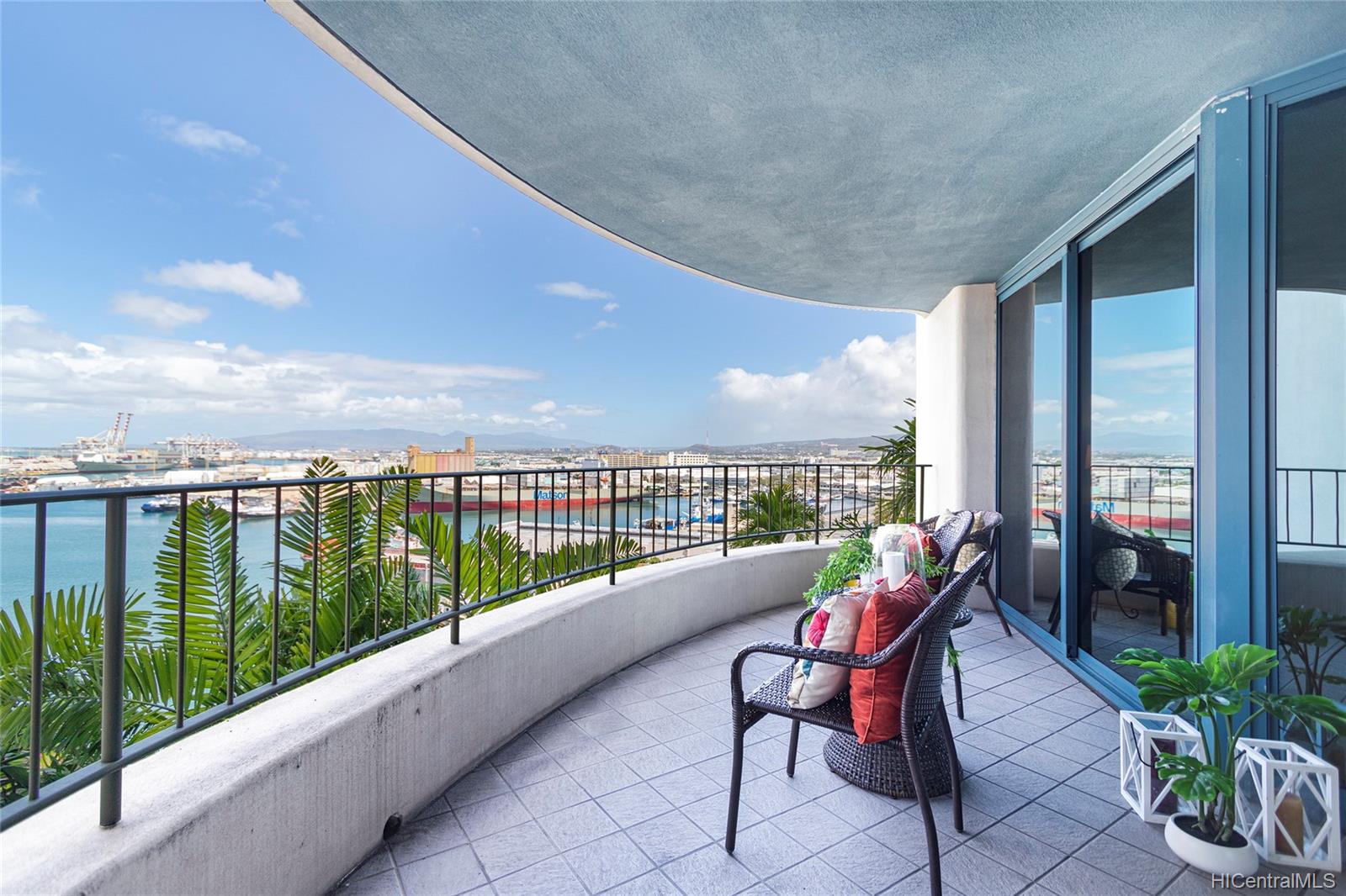 66 Queen Street #1602, Honolulu, HI 96813