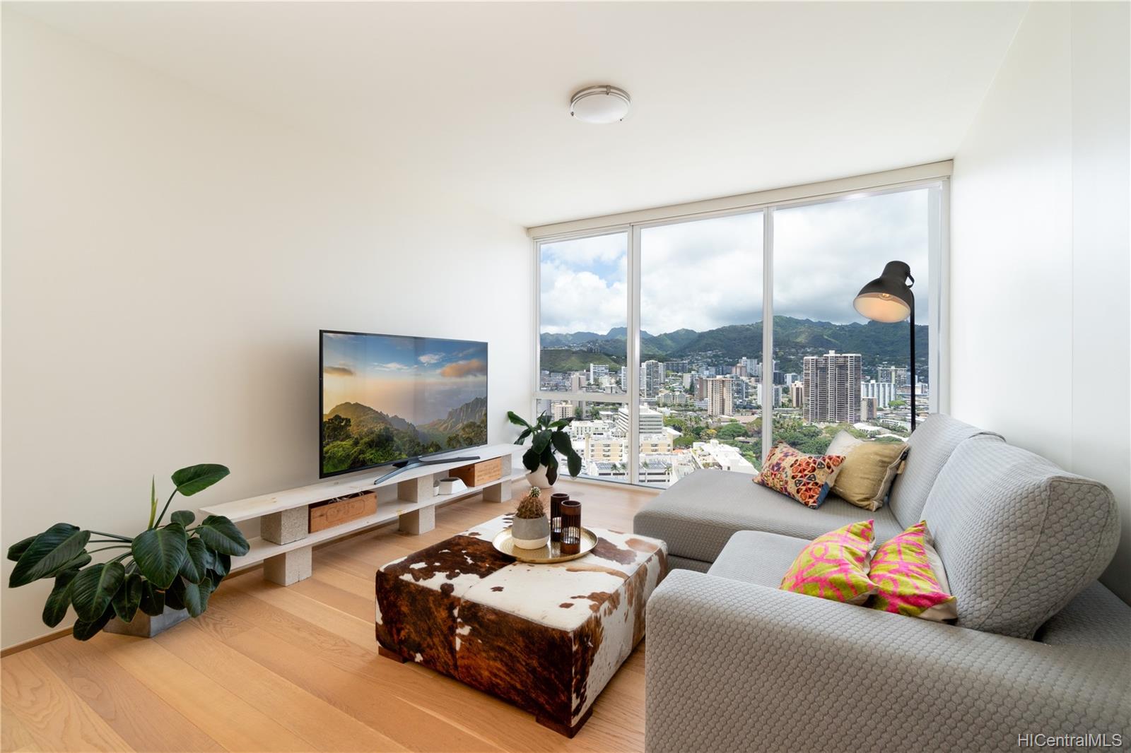 888 Kapiolani Boulevard #3201, Honolulu, HI 96813