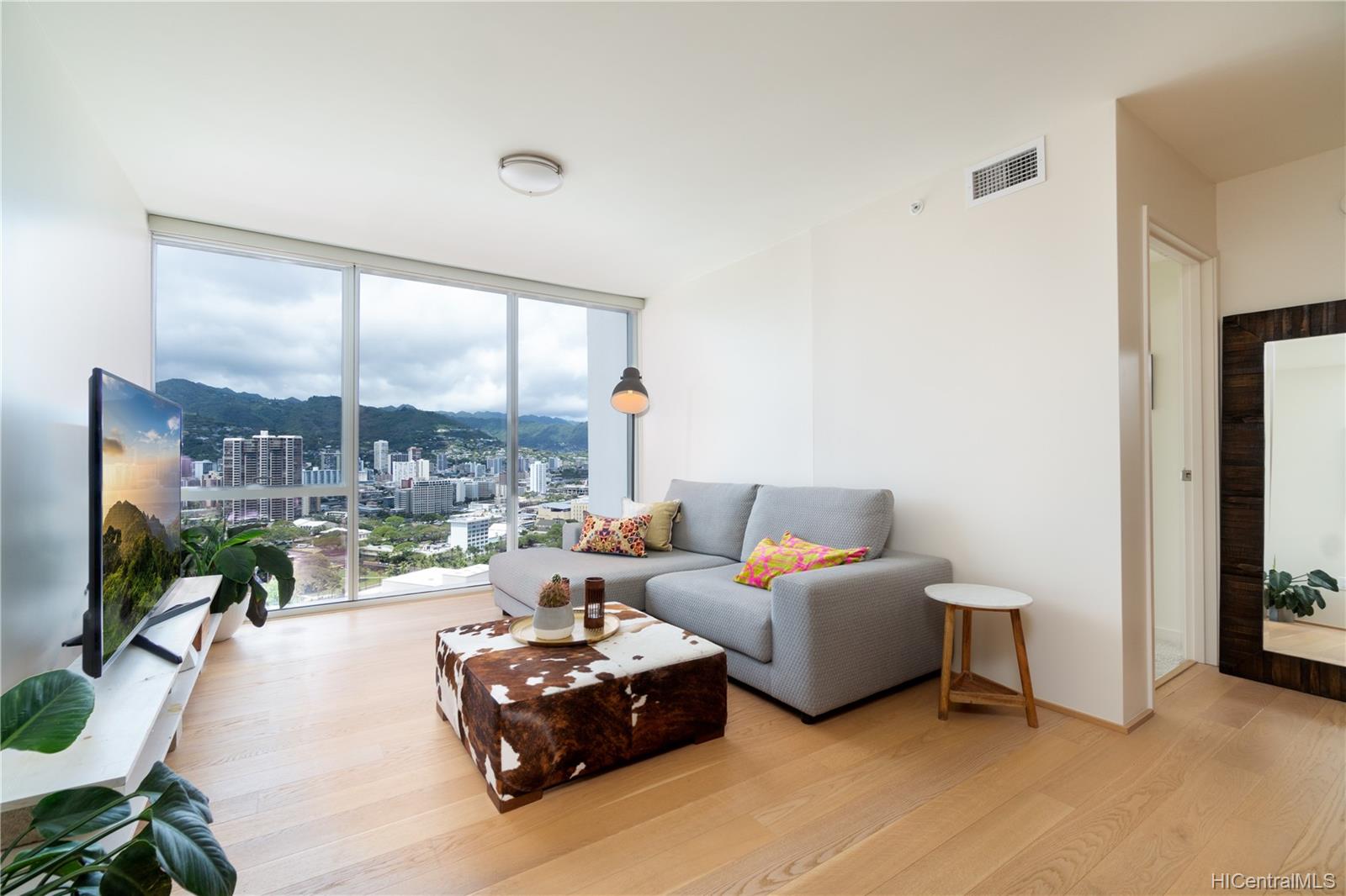 888 Kapiolani Boulevard #3201, Honolulu, HI 96813