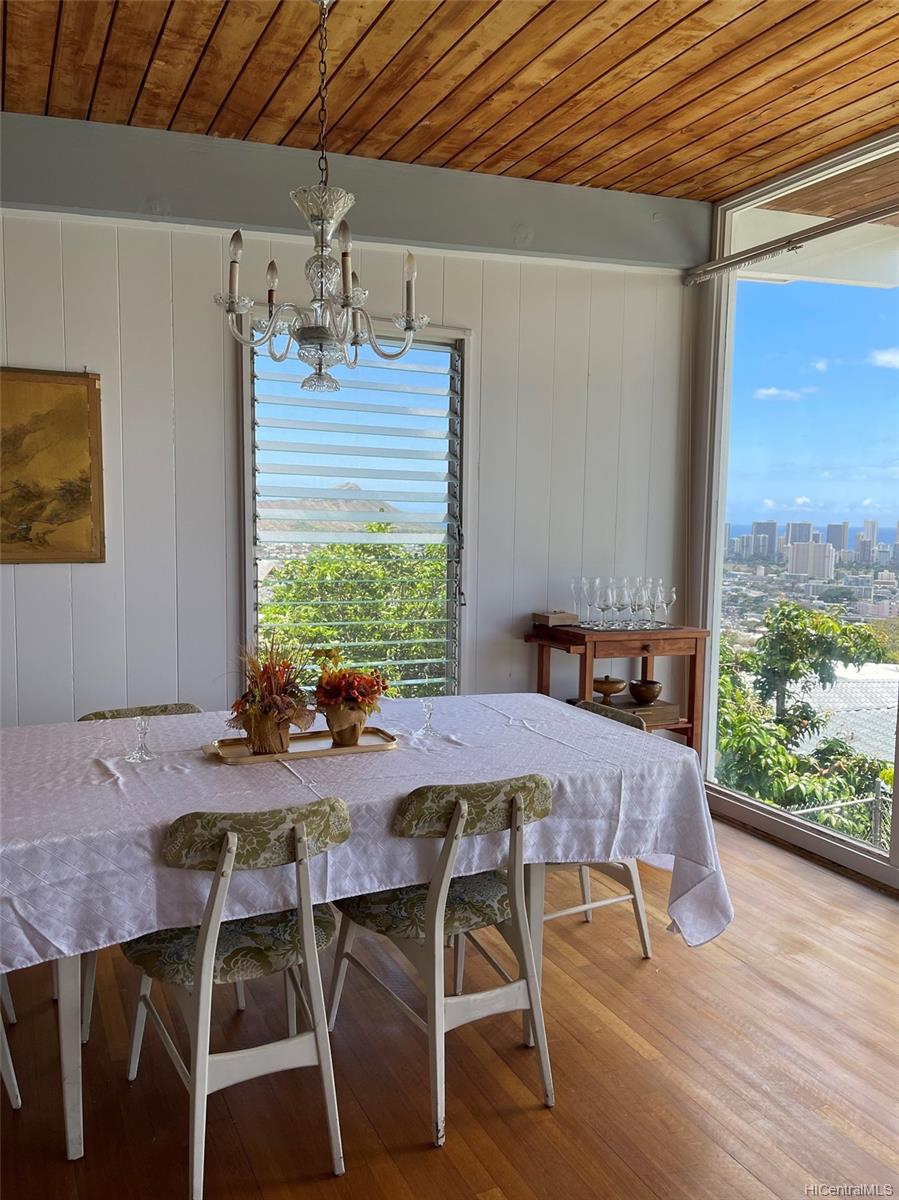 1462 Pule Place Honolulu, HI 96816